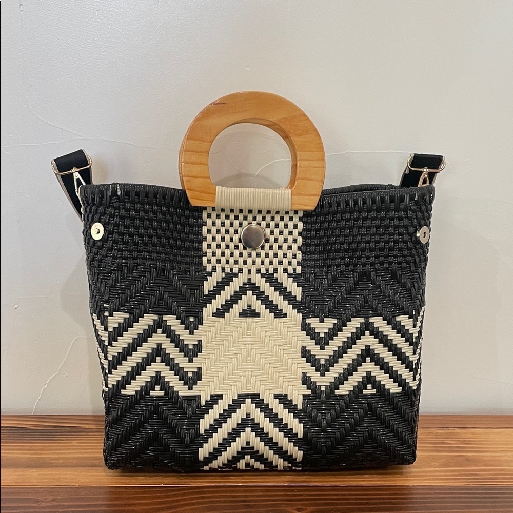 Artisan Handmade Black/White Checkered Basket Weave Medium Tote Wooden Handle